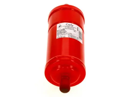 Roter Bosch-Filter mit einer runden Form und einem Anschluss an einem Ende. Auf der Seite befindet sich ein Etikett mit technischen Angaben.
